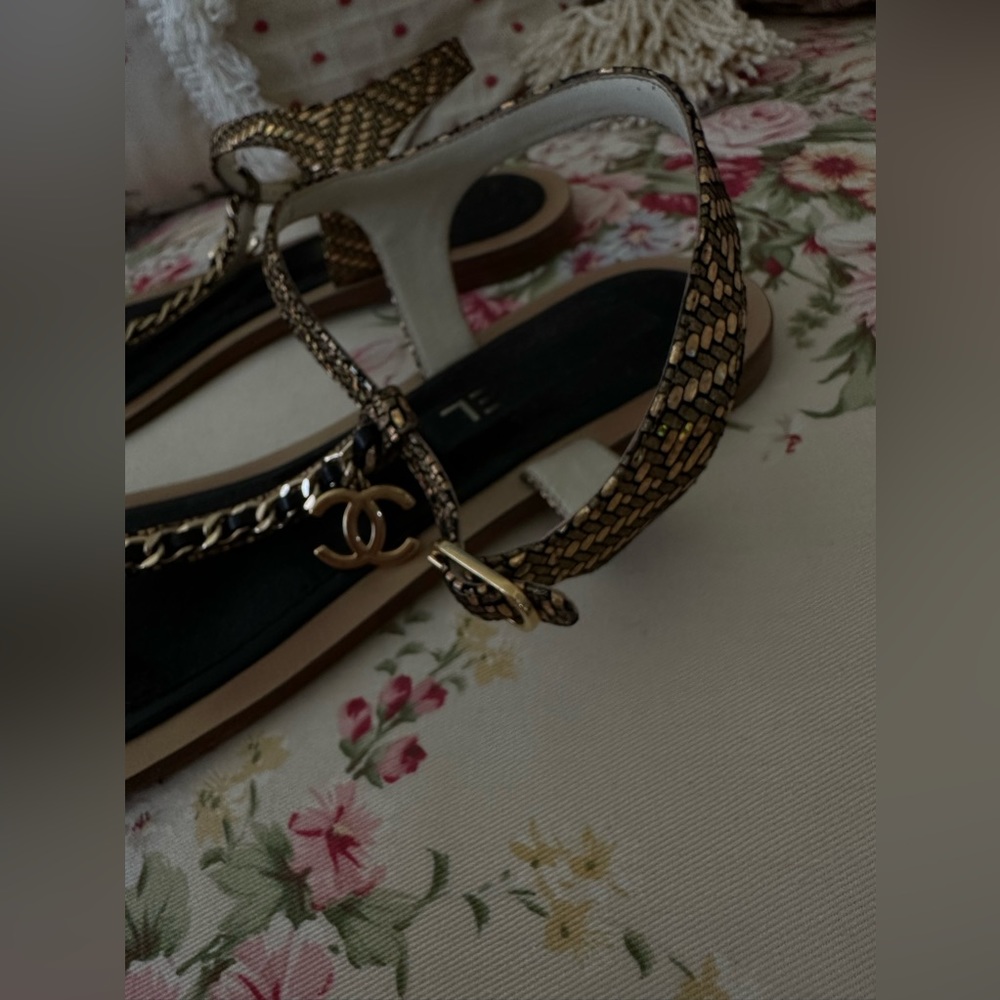 Authentic Chanel Sandals. - Picture 4 of 10